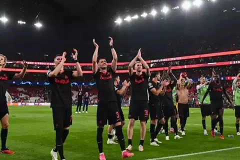 سالزبورج يطلب جلوس لاعبيه الاحتياطيين في غرفة تبديل الملابس